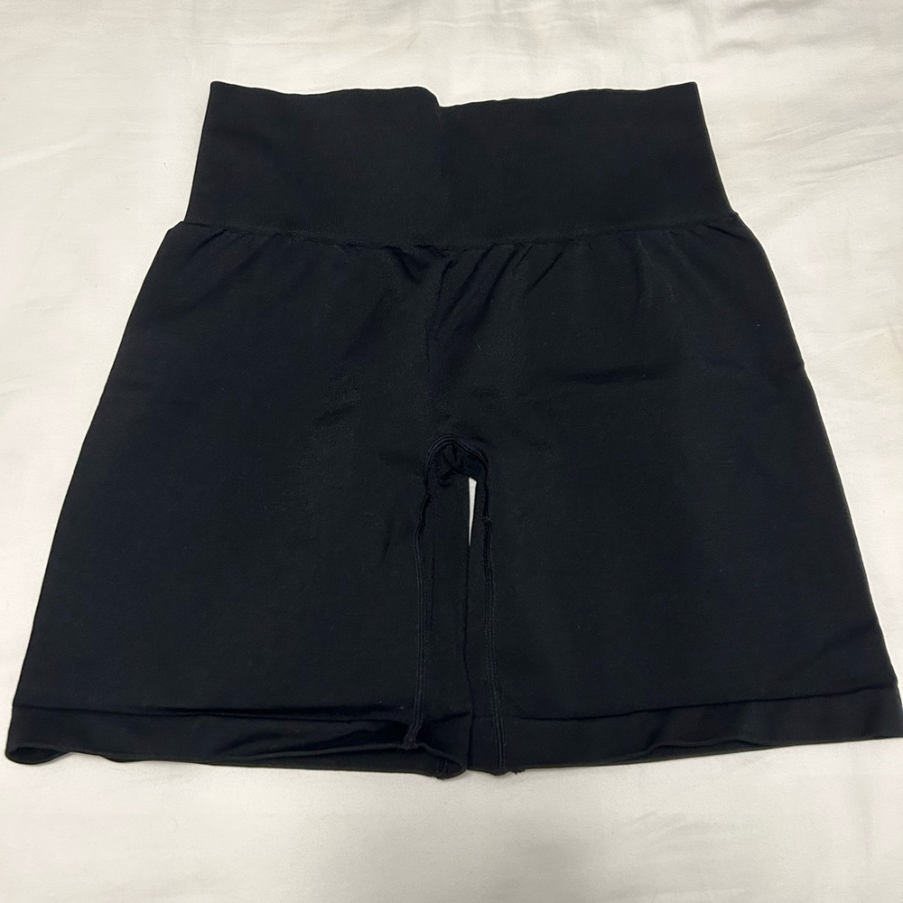 NVGTN solid seamless shorts